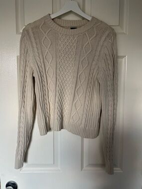 Gap cable knit crop sweater - size M